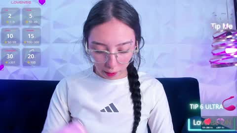 Snapshot of alys_molly chatting on 01/22/25, 11:01 sopie online show from 01/22/25, 11:01