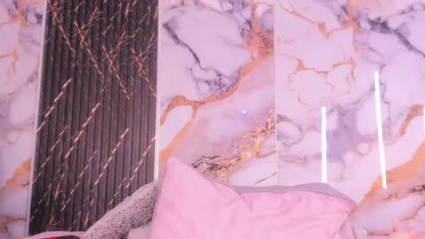 alyson__a online show from 04/15/26, 02:35