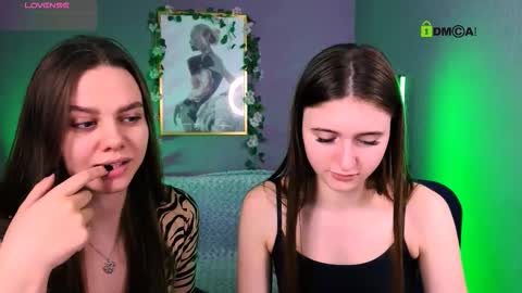 alyssamoan online show from 11/29/25, 11:35