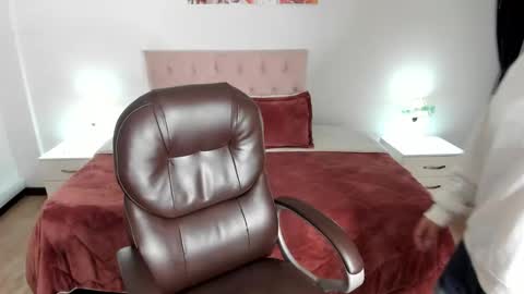 alyssia wolds online show from 02/07/25, 12:17