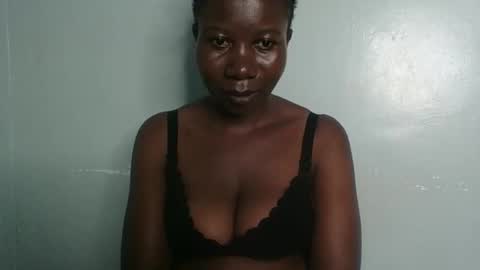 Snapshot of am_creme_delight chatting on 04/14/26, 05:30 am_creme_delight online show from 04/14/26, 05:30