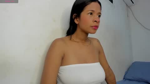 Snapshot of amaia_baez chatting on 07/14/26, 08:47 AMAIA online show from 07/14/26, 08:47