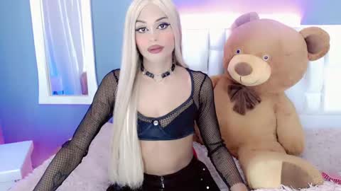 amal_baddel_ online show from 01/22/25, 10:29