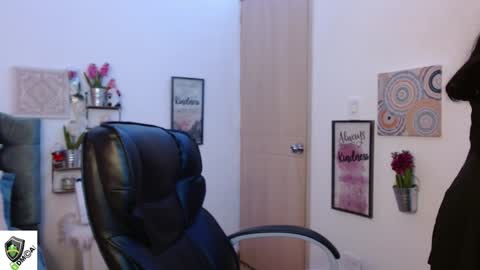 Snapshot of amalia_brunette chatting on 01/07/25, 02:42 AMALIA online show from 01/07/25, 02:42