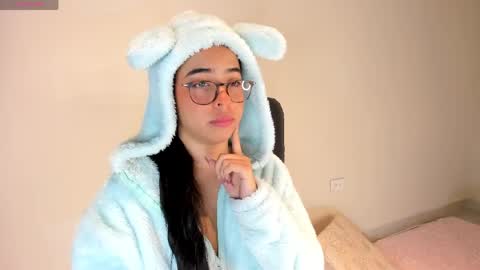 Amalia    real MIA  online show from 05/28/26, 04:43