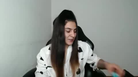 The queen of the biceps  online show from 04/21/26, 10:01