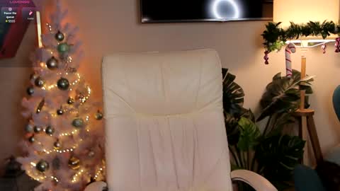 Amanda  fox online show from 12/07/24, 07:43