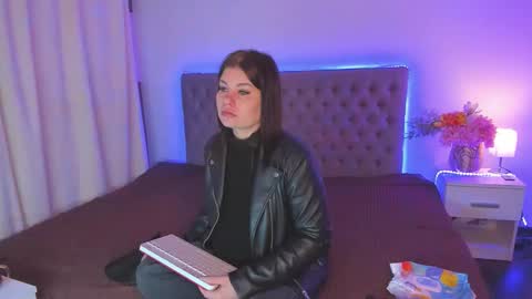 Snapshot of amandahoppe chatting on 04/29/26, 04:49 Amanda online show from 04/29/26, 04:49