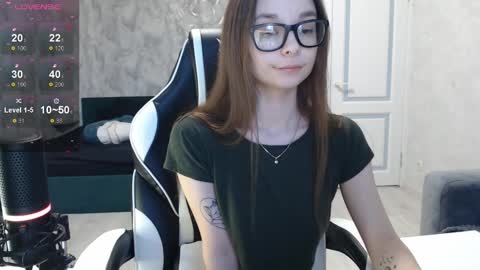 Snapshot of amaneli chatting on 02/06/25, 02:15 Mila online show from 02/06/25, 02:15