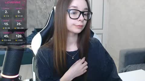 Snapshot of amaneli chatting on 02/27/25, 11:41 Mila online show from 02/27/25, 11:41