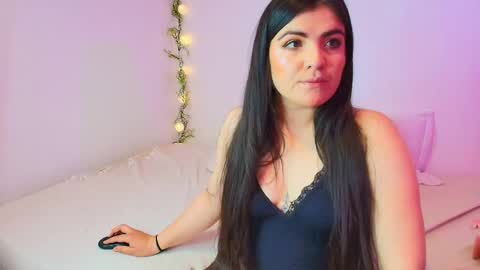 Snapshot of amara_vega chatting on 04/21/26, 12:00 Amara Vega online show from 04/21/26, 12:00