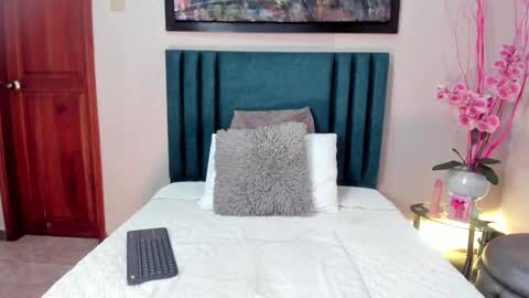 Amara Yasbel online show from 10/18/25, 05:57