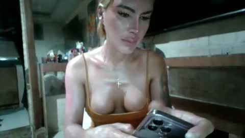 Snapshot of amazingbombshellx chatting on 05/17/26, 04:47 kendra online show from 05/17/26, 04:47