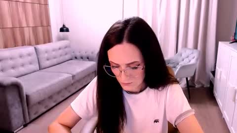 Izza online show from 11/24/25, 10:48