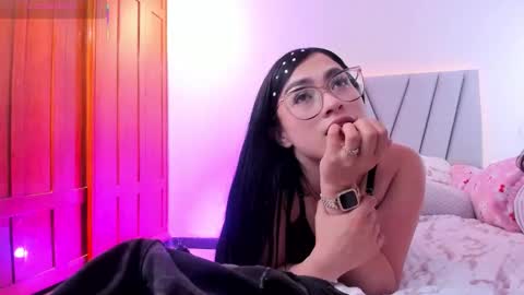 Sara  online show from 10/25/25, 02:41