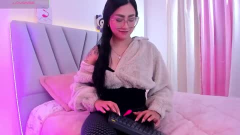 Sara  online show from 11/12/25, 03:01