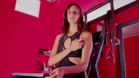 ambar_roux1 online show from 09/17/25, 01:35