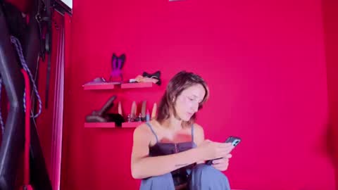 ambar_roux1 online show from 10/29/25, 01:46