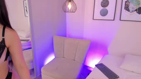 ambarevans_ online show from 09/14/25, 12:15