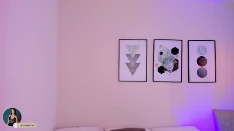 ambarevans_ online show from 11/12/25, 11:54