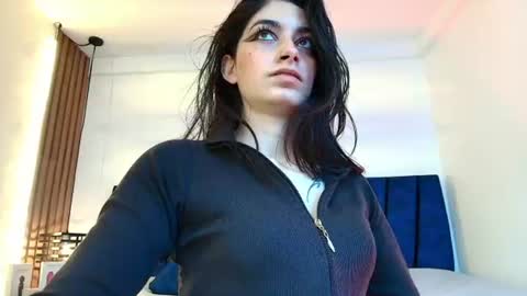 Snapshot of ambarlee_ chatting on 07/11/26, 12:19 AMBAR LEE online show from 07/11/26, 12:19