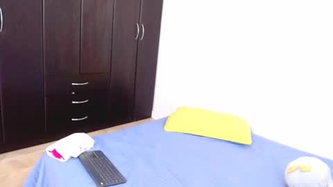 Snapshot of ambel_rose chatting on 11/16/25, 06:46 ambel_rose online show from 11/16/25, 06:46