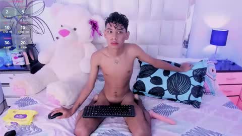 Snapshot of amber_18x chatting on 01/15/25, 12:25 Cody amber online show from 01/15/25, 12:25