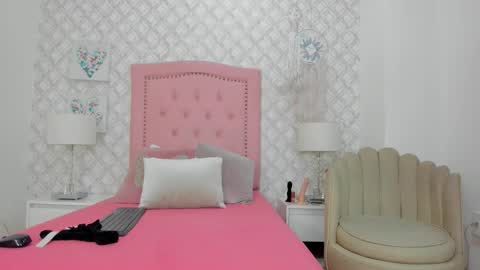 Snapshot of amber__ferrera chatting on 12/20/25, 07:43 amber ferrera online show from 12/20/25, 07:43