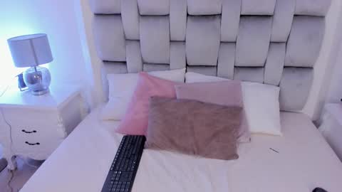 amber  ferrera online show from 03/25/26, 07:42