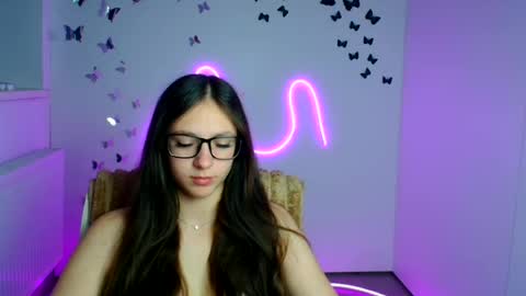 Snapshot of amber__r chatting on 06/20/26, 05:32 Amber online show from 06/20/26, 05:32