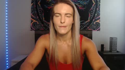 Snapshot of amber__xoxo chatting on 09/16/25, 01:34 Amber online show from 09/16/25, 01:34