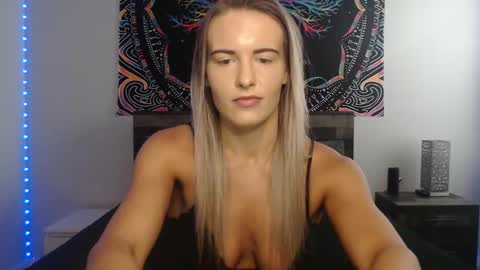 Snapshot of amber__xoxo chatting on 09/22/25, 01:46 Amber online show from 09/22/25, 01:46