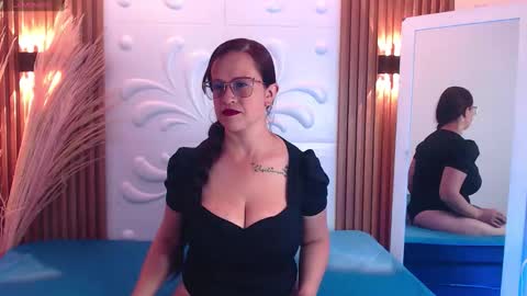 Snapshot of amber_bms chatting on 09/14/25, 03:05 MIA online show from 09/14/25, 03:05