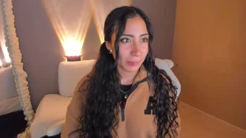 amber_curly online show from 02/17/25, 10:47
