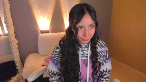 amber_curly online show from 02/20/25, 10:48