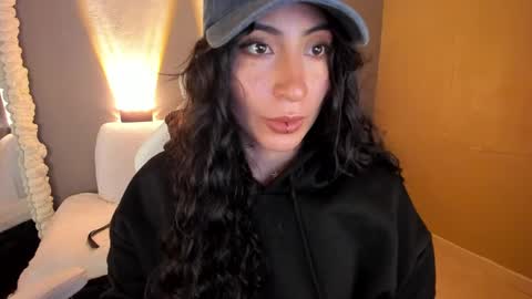 amber_curly online show from 03/01/25, 04:00