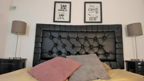 julieta  online show from 04/17/26, 01:47