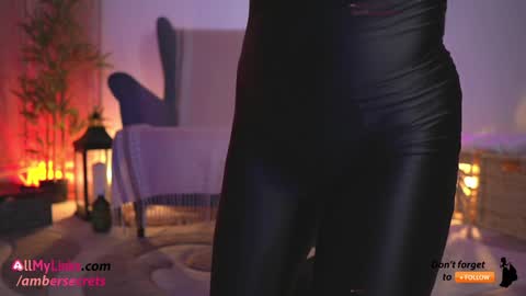 Snapshot of ambercb chatting on 09/10/25, 07:36 Amber online show from 09/10/25, 07:36