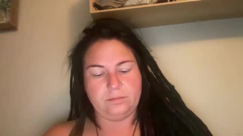 Snapshot of ambermoss7 chatting on 09/19/25, 02:18 ambermoss7 online show from 09/19/25, 02:18