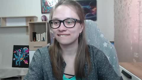 Snapshot of ambersimard chatting on 05/01/26, 04:39 Amber online show from 05/01/26, 04:39