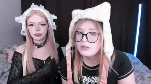 Snapshot of amelia__miller chatting on 02/23/25, 10:42 Amelia online show from 02/23/25, 10:42