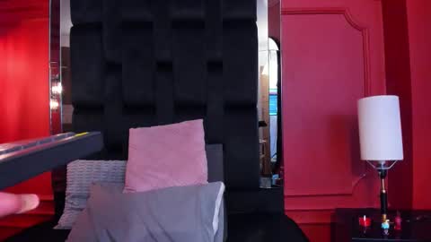 Amelia Adams online show from 11/25/25, 04:40