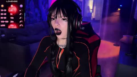 Amelia Aley  online show from 11/02/25, 10:50