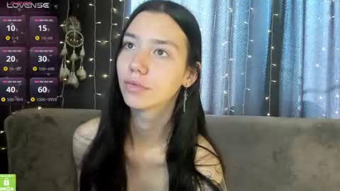 Snapshot of amelia_skyy chatting on 06/27/26, 01:21 Anna online show from 06/27/26, 01:21