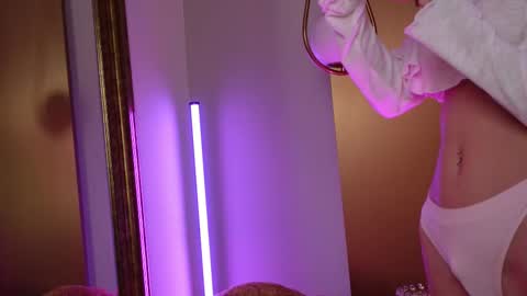 Amelia online show from 02/21/25, 07:34