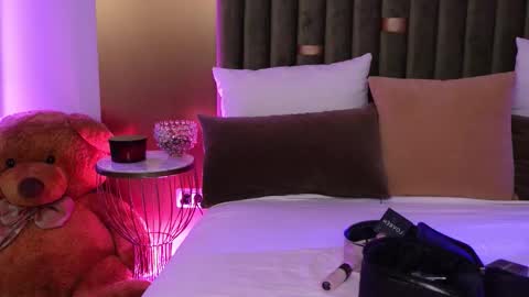 Amelia online show from 11/18/25, 05:56