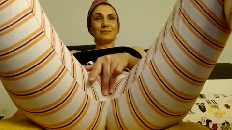 AME  or  Amelia online show from 10/05/25, 11:02