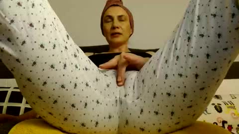 AME  or  Amelia online show from 10/13/25, 11:16