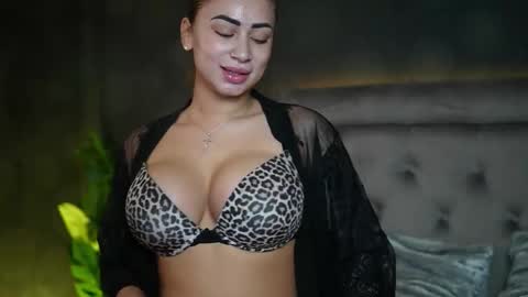 Snapshot of ameliajupiter chatting on 11/17/25, 08:58 Amelia online show from 11/17/25, 08:58