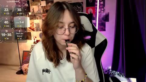 Snapshot of ameliameadd chatting on 10/04/25, 08:01 Amelia online show from 10/04/25, 08:01